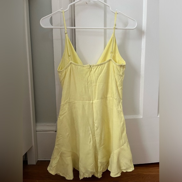 Pastel yellow romper - Picture 2 of 3